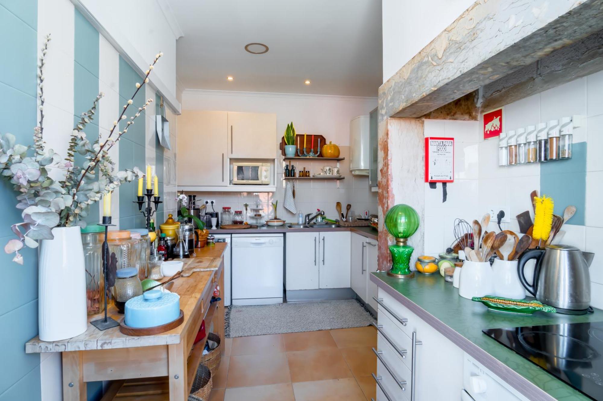 Life In Colour & Art - Charming 3bed