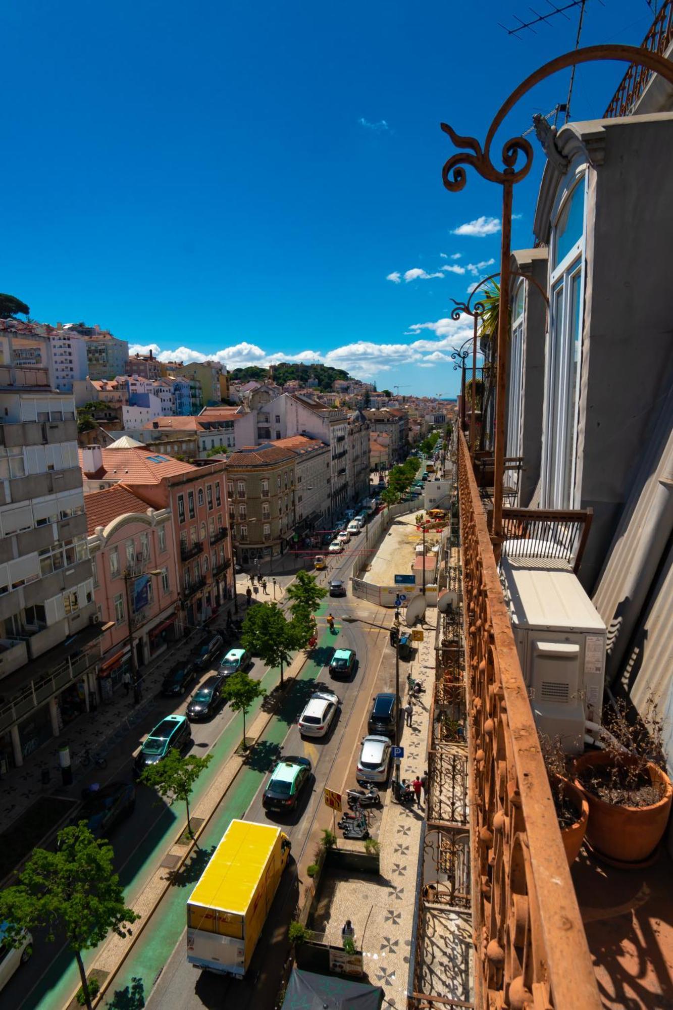 Life In Colour & Art - Charming 3bed Apartment