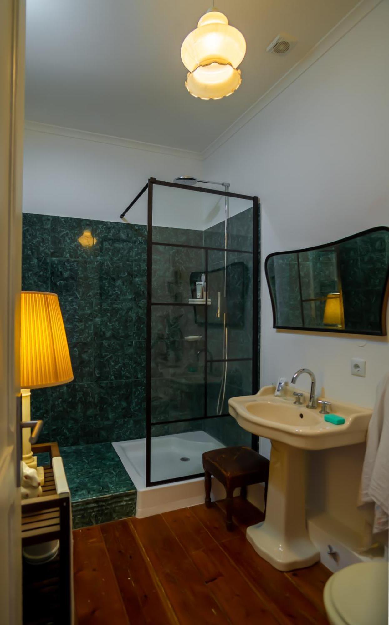 Apartment Life In Colour & Art - Charming 3bed *
