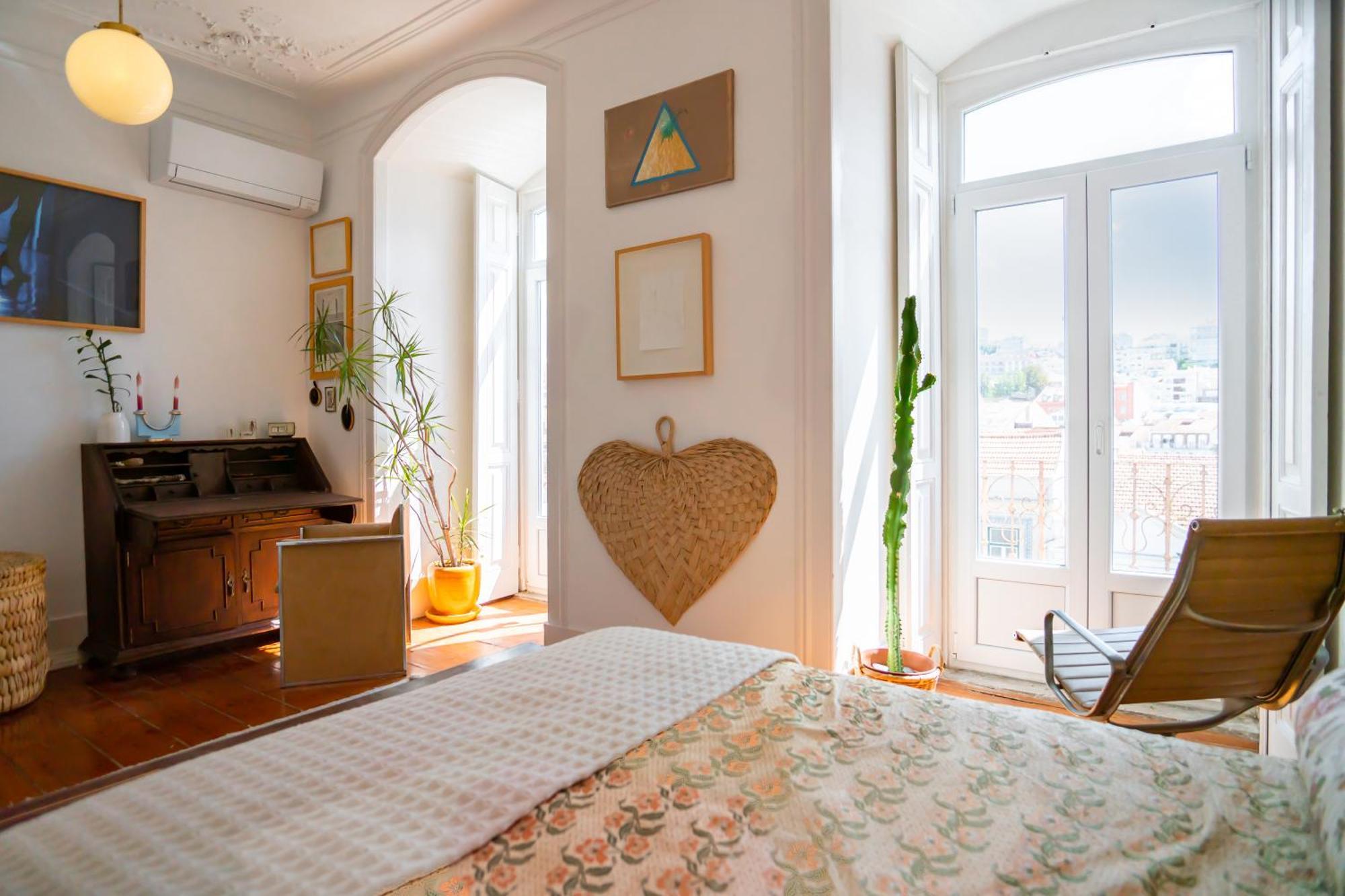 Life In Colour & Art - Charming 3bed Apartment