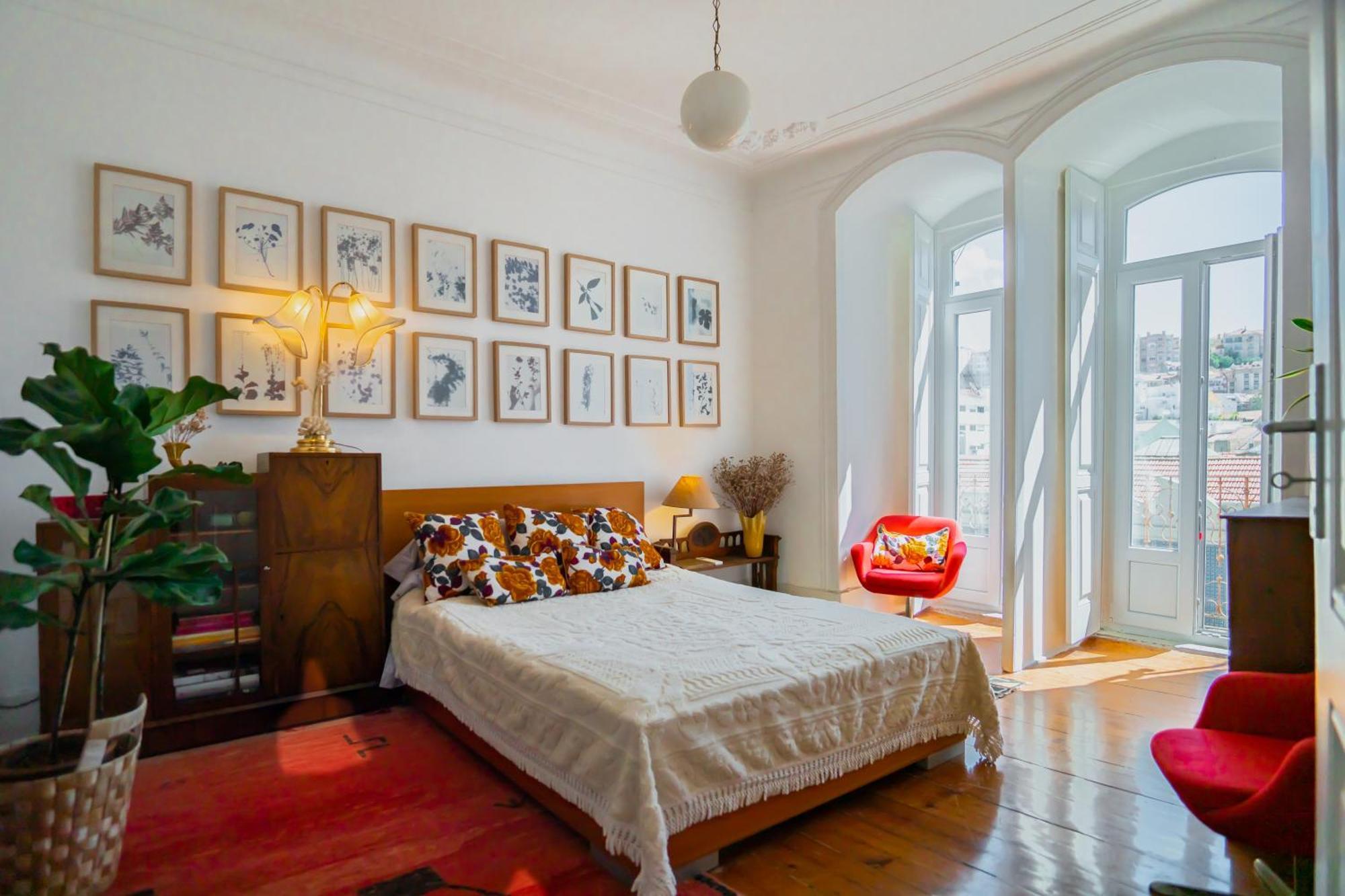 Life In Colour & Art - Charming 3bed Apartment